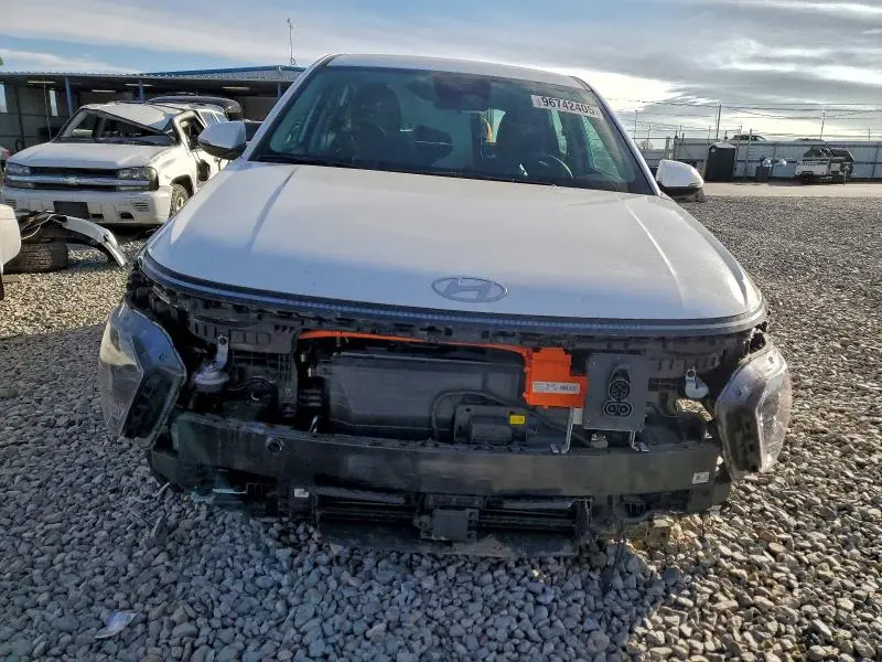 2025 HYUNDAI KONA SE  