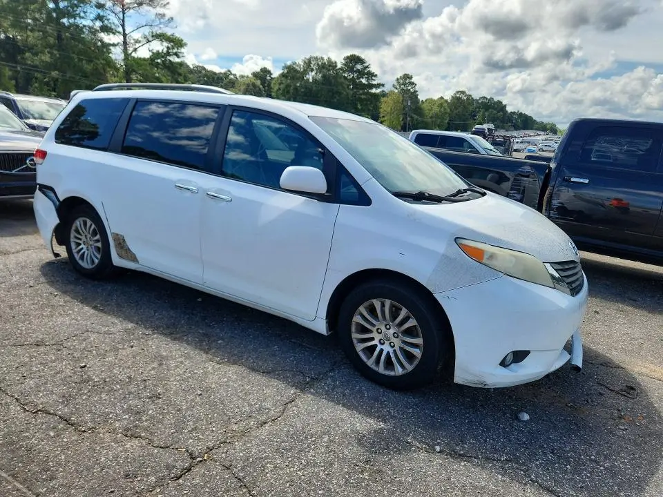 2011 TOYOTA SIENNA XLE 8-PASSENGER  