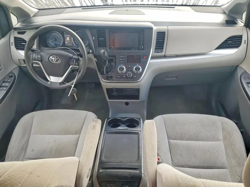 2018 TOYOTA SIENNA LE  