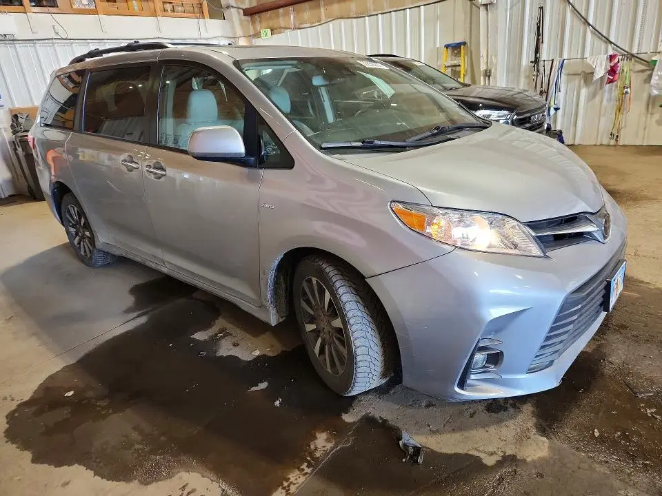 2018 TOYOTA SIENNA XLE 7-PASSENGER  