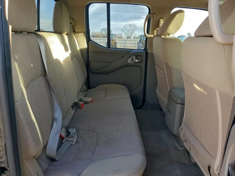 2015 NISSAN FRONTIER S  