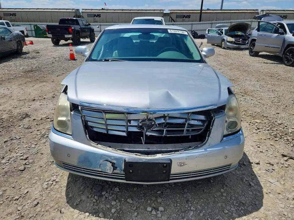 2010 CADILLAC DTS LUXURY COLLECTION  