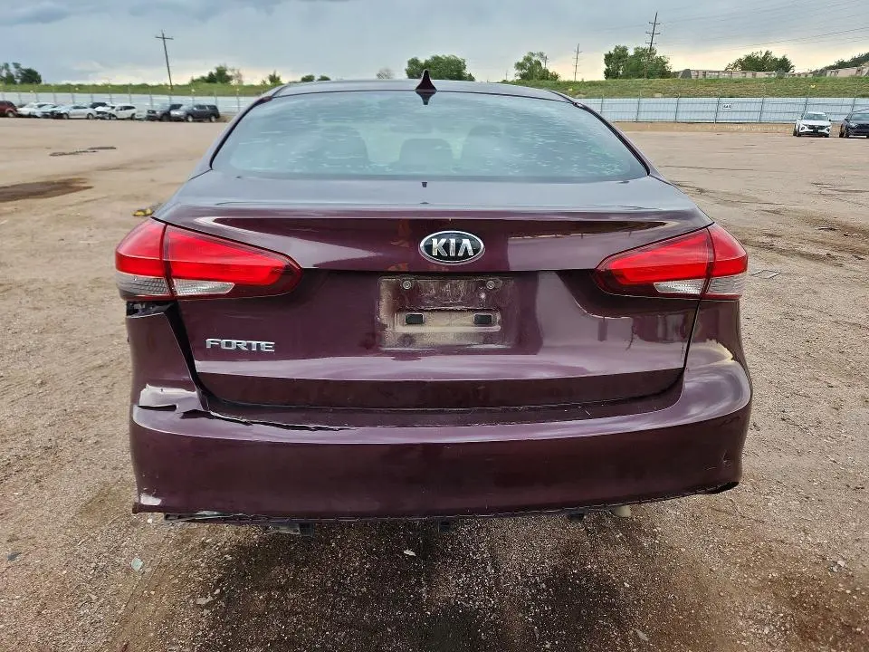 2017 KIA FORTE LX  