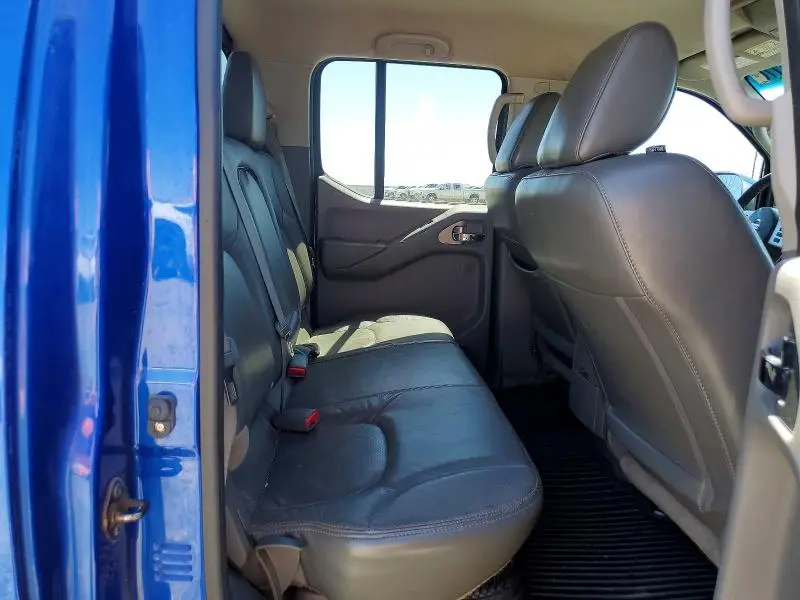2014 NISSAN FRONTIER SL  