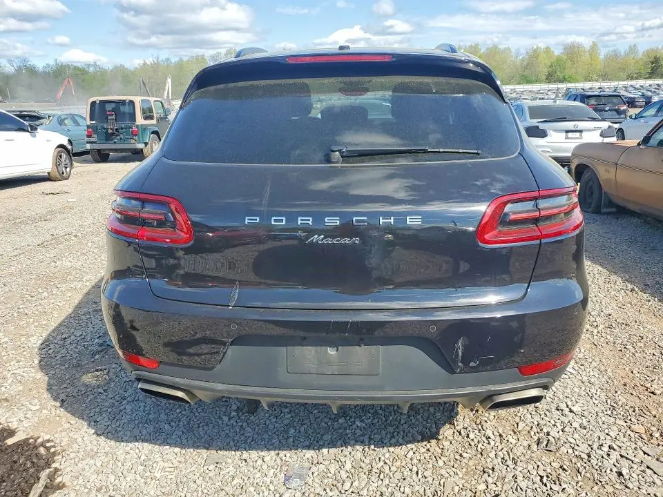 2018 PORSCHE MACAN   