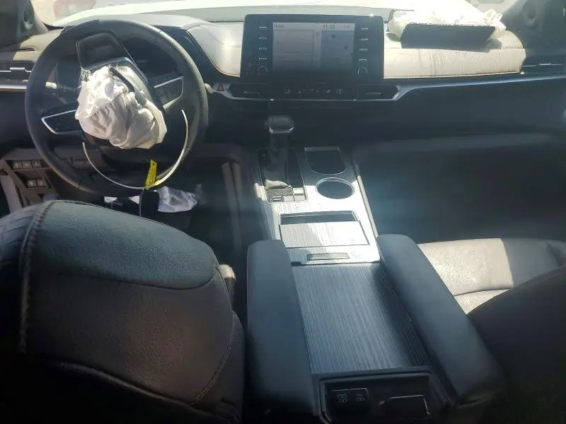2024 TOYOTA SIENNA XSE  