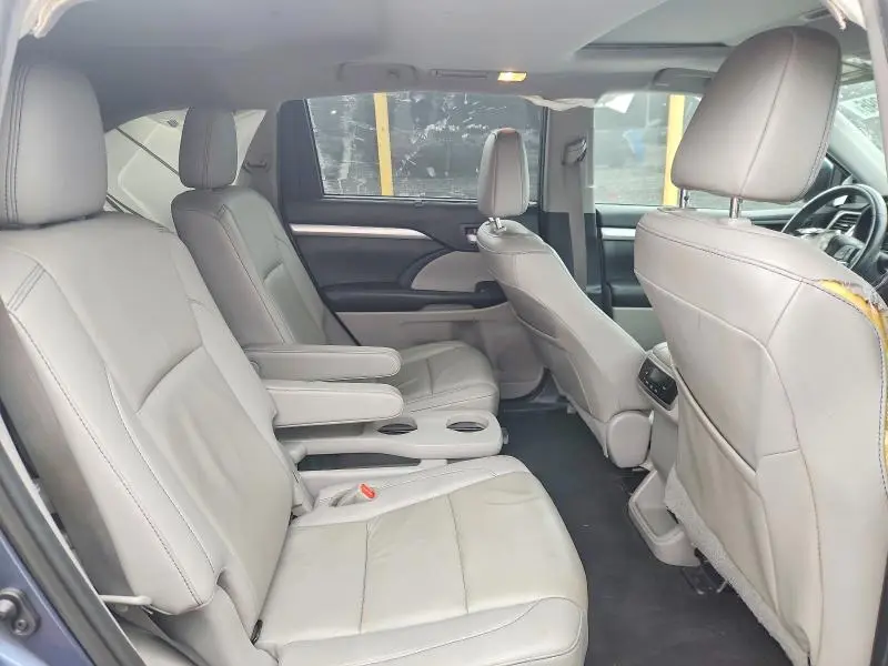 2019 TOYOTA HIGHLANDER XLE  