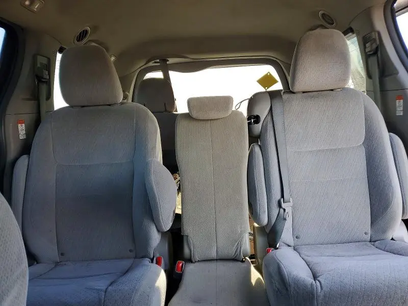 2015 TOYOTA SIENNA LE  