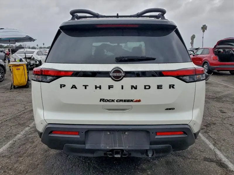 2023 NISSAN PATHFINDER SV  
