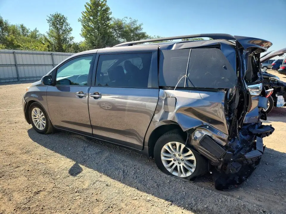 2017 TOYOTA SIENNA XLE 8-PASSENGER  