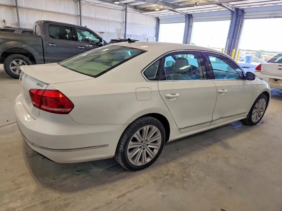 2013 VOLKSWAGEN PASSAT SE  