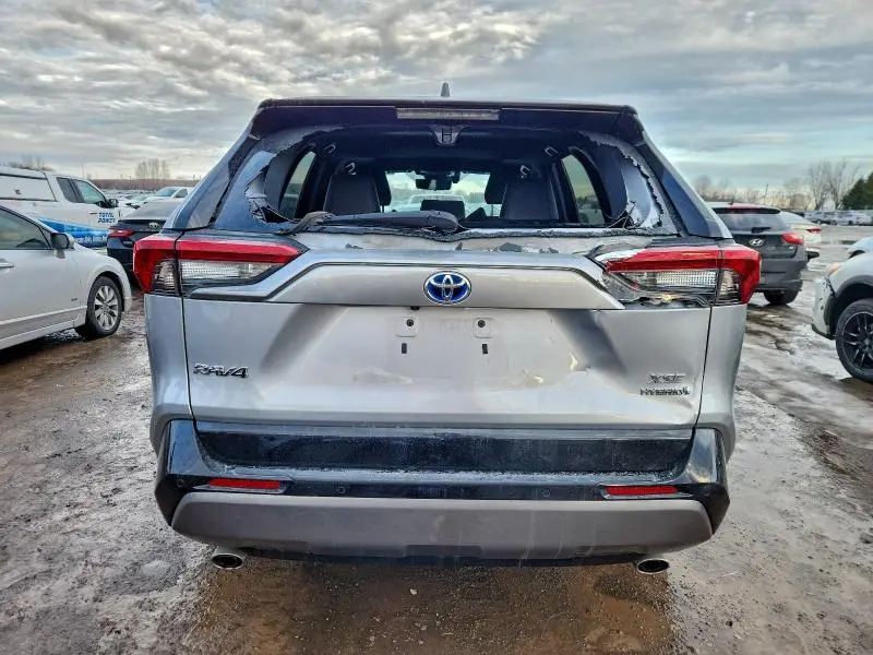 2021 TOYOTA RAV4 XLE  