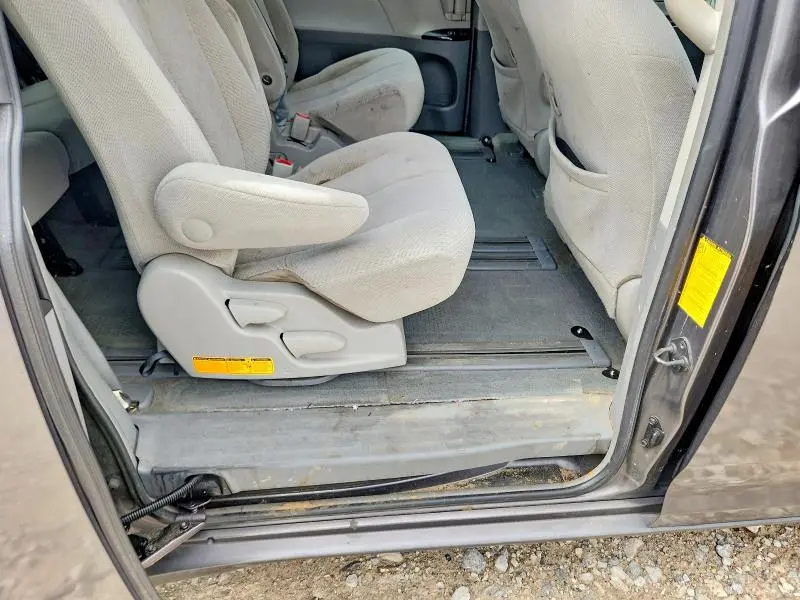 2012 TOYOTA SIENNA LE  