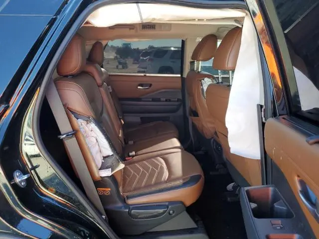 2024 NISSAN PATHFINDER PLATINUM  