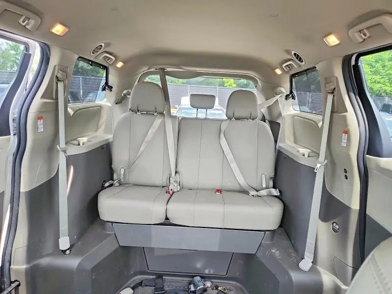 2020 TOYOTA SIENNA XLE 8-PASSENGER  