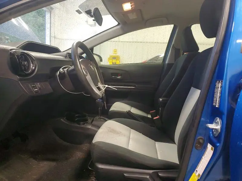 2016 TOYOTA PRIUS C TWO  