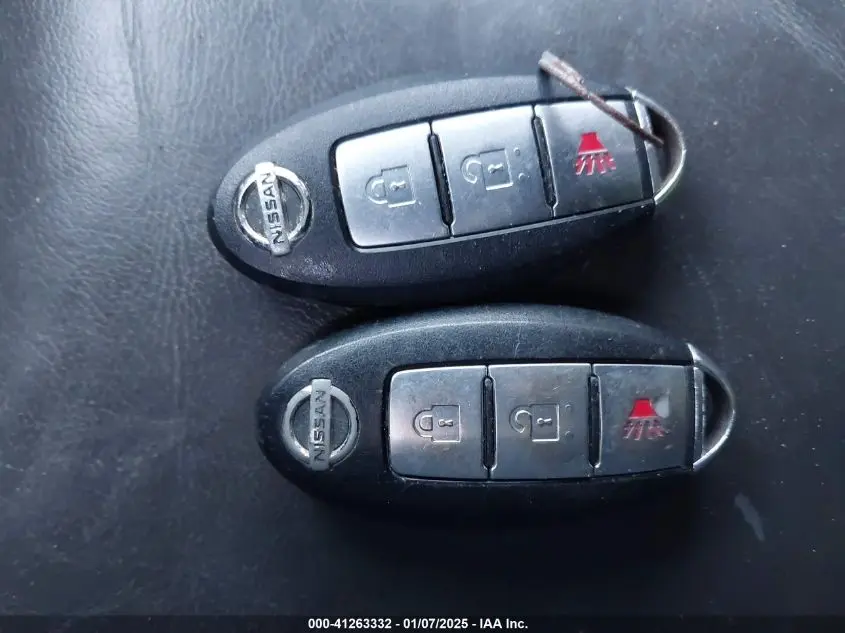 2011 NISSAN PATHFINDER LE