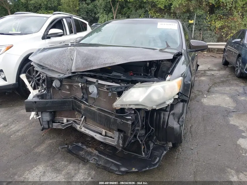 2014 TOYOTA CAMRY SE