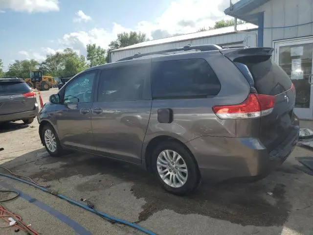 2013 TOYOTA SIENNA XLE  