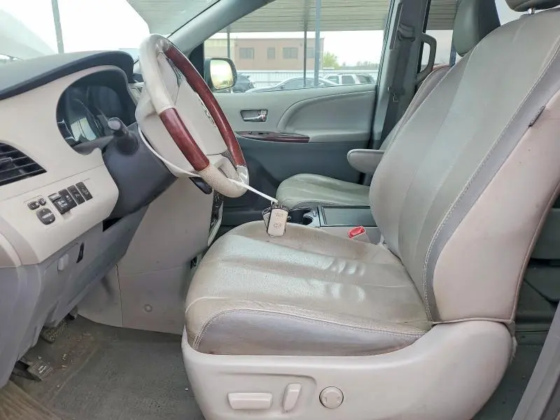 2013 TOYOTA SIENNA LIMITED 7-PASSENGER  