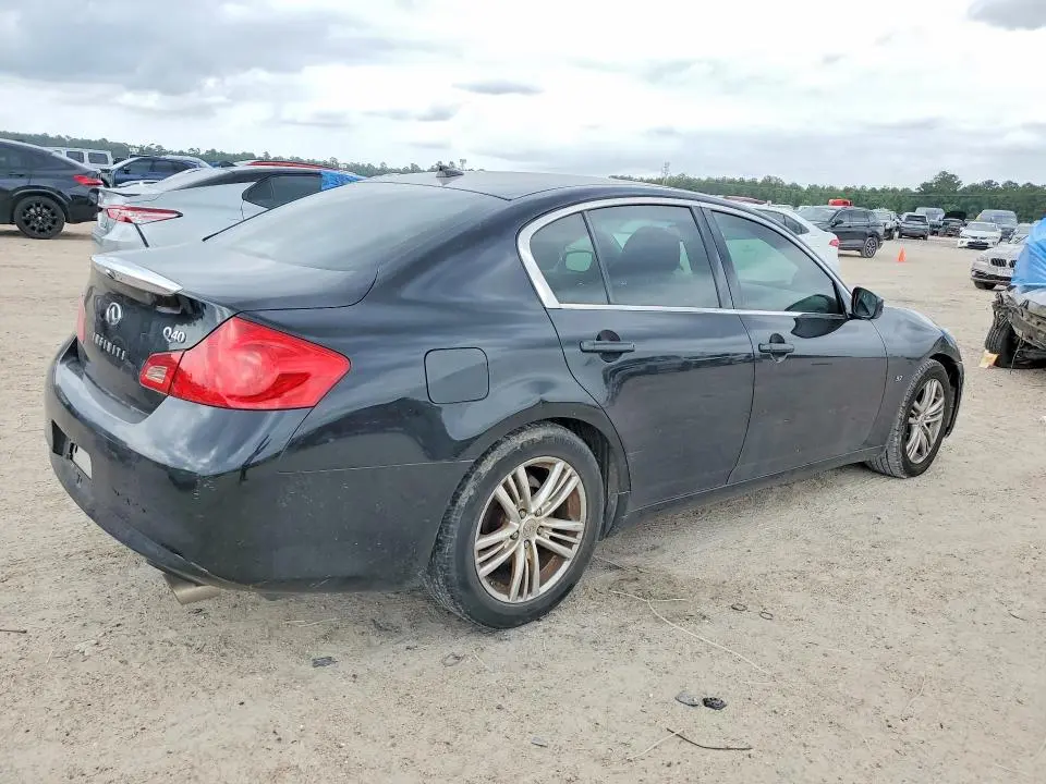 2015 INFINITI Q40 BASE  
