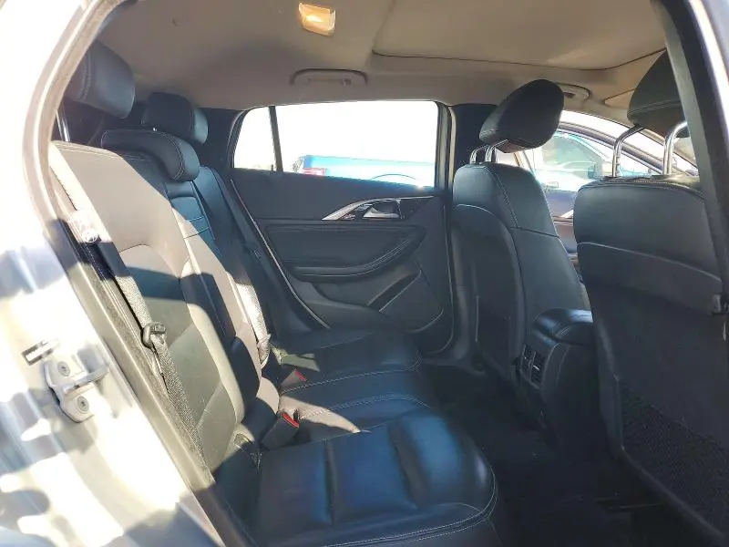 2018 INFINITI QX30 BASE  