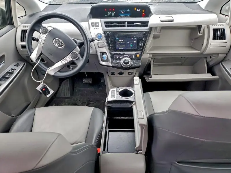 2016 TOYOTA PRIUS V   