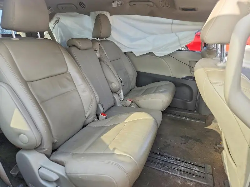 2016 TOYOTA SIENNA XLE  