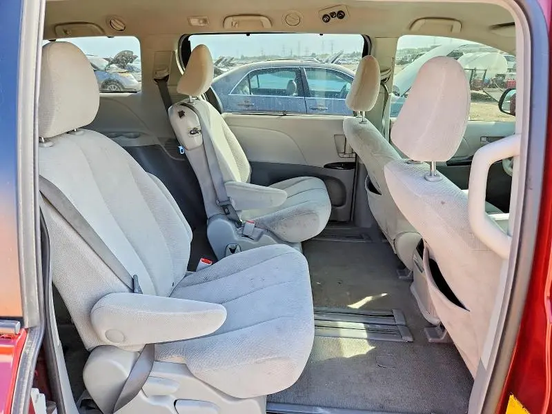 2011 TOYOTA SIENNA LE  