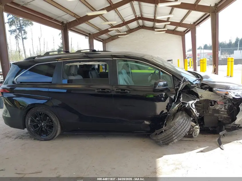 2021 TOYOTA SIENNA LE