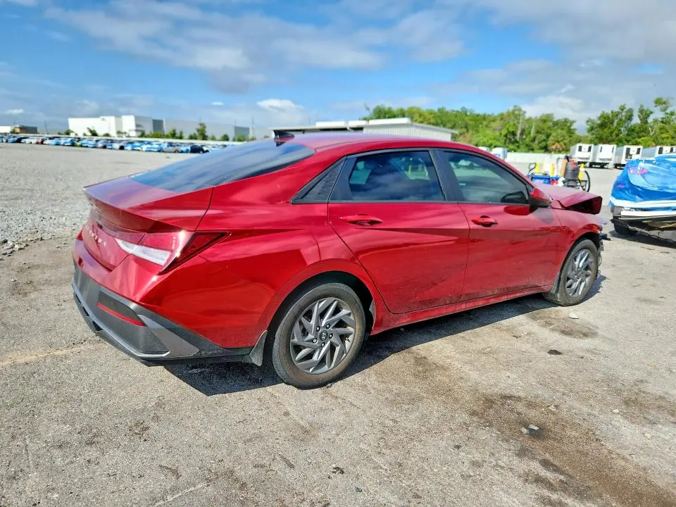 2024 HYUNDAI ELANTRA SEL  