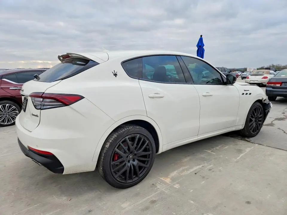 2024 MASERATI LEVANTE MODENA  