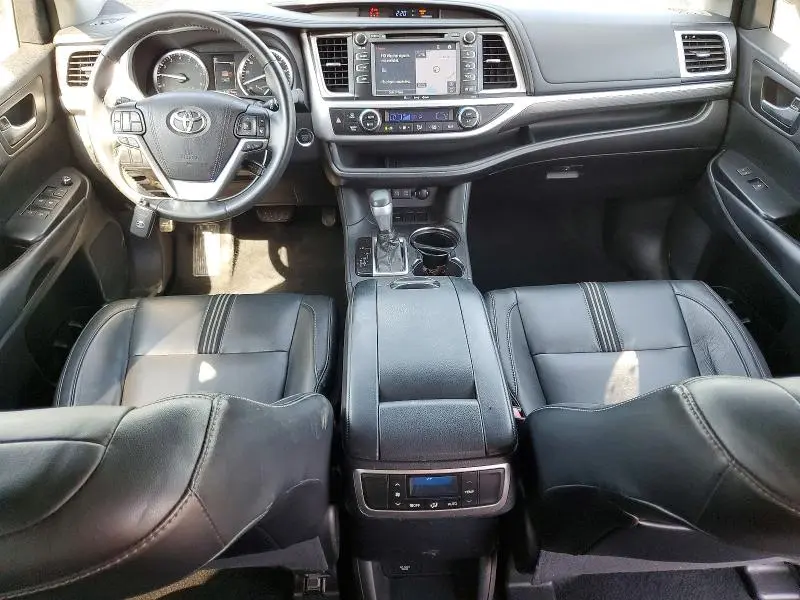 2018 TOYOTA HIGHLANDER SE  