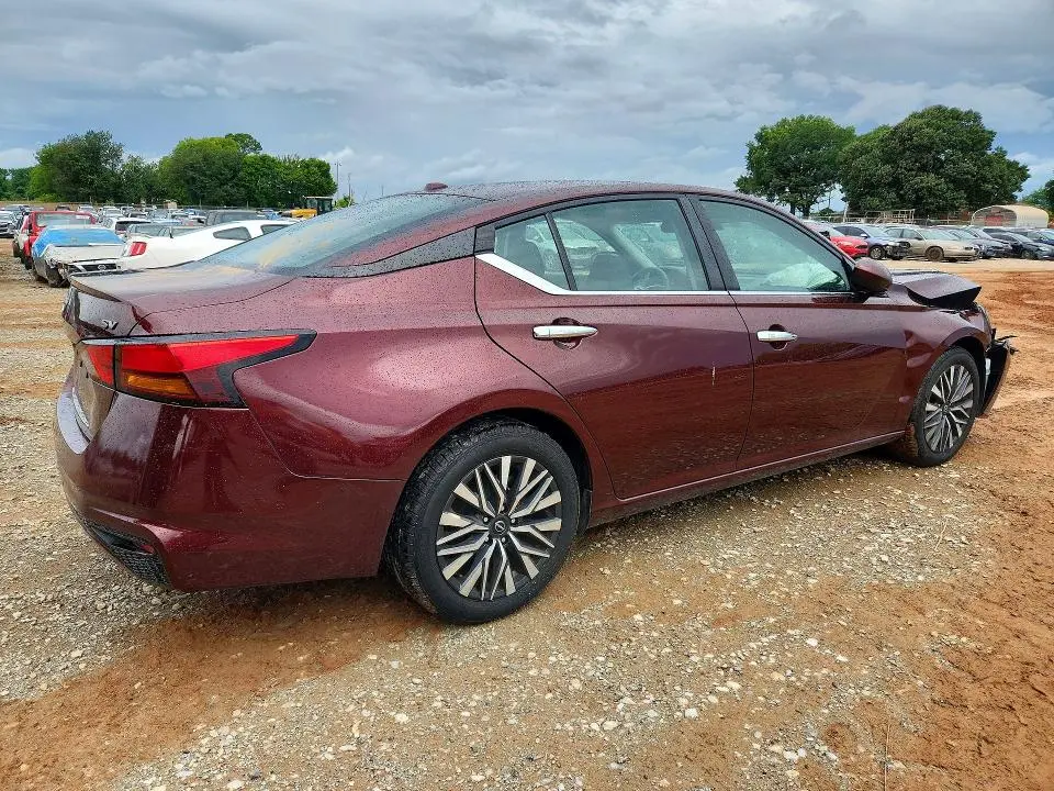 2023 NISSAN ALTIMA SV  