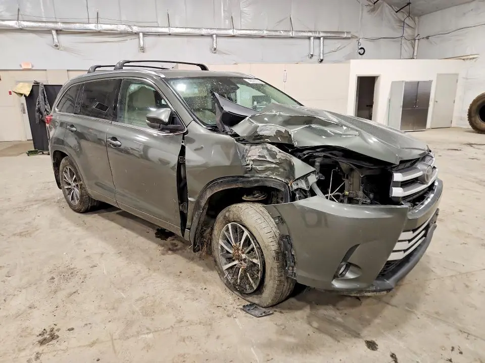 2017 TOYOTA HIGHLANDER XLE  