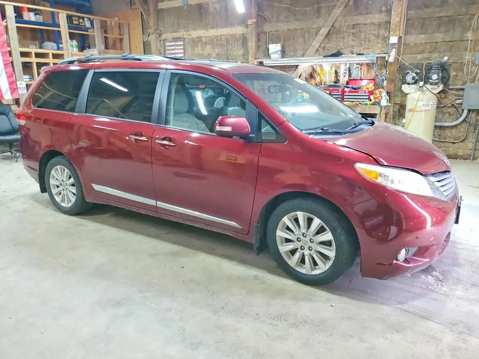 2013 TOYOTA SIENNA LIMITED 7-PASSENGER  