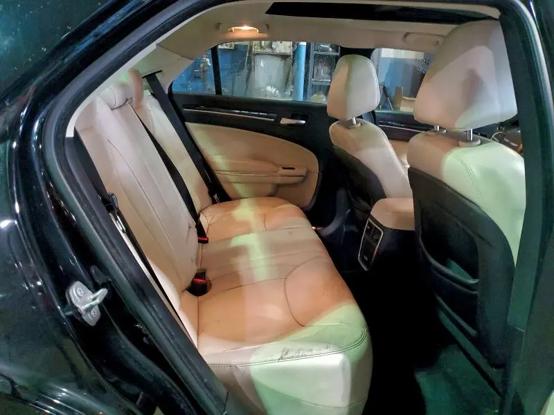 2016 CHRYSLER 300 LIMITED  