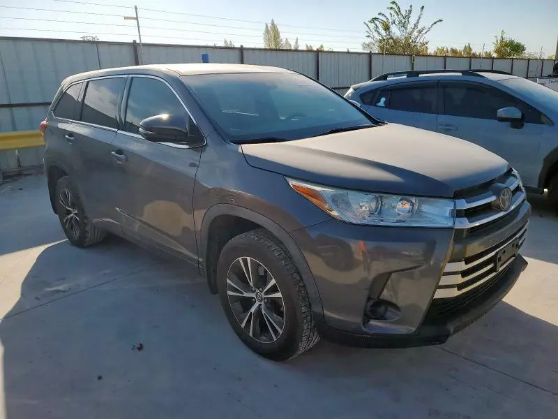 2018 TOYOTA HIGHLANDER LE  