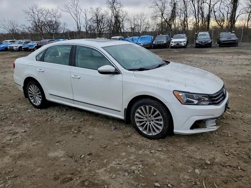2016 VOLKSWAGEN PASSAT SE  