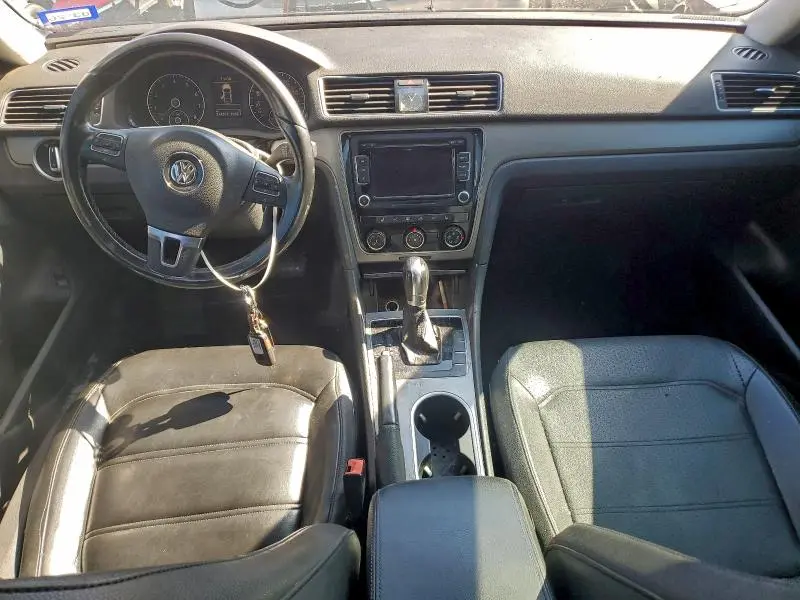 2015 VOLKSWAGEN PASSAT SE  