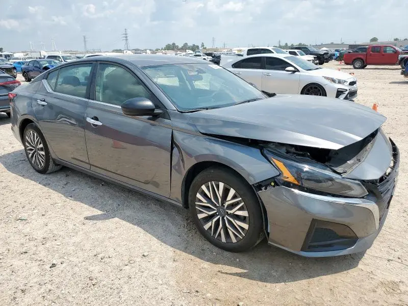 2024 NISSAN ALTIMA SV  