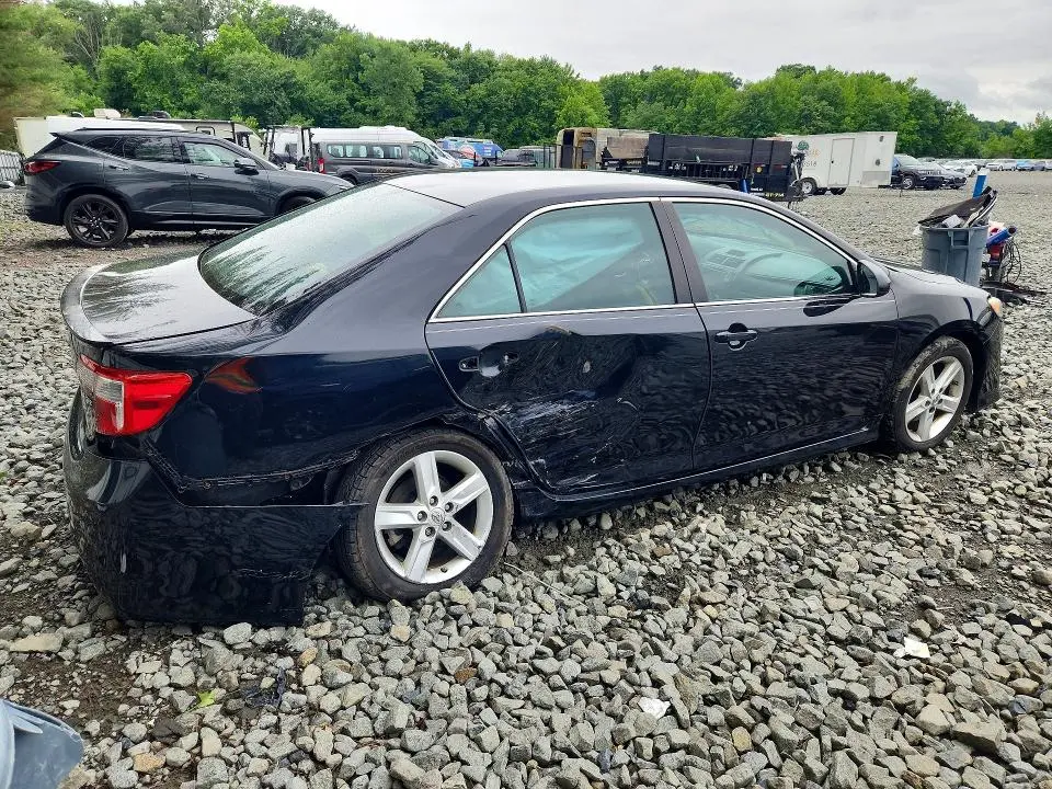 2014 TOYOTA CAMRY SE  