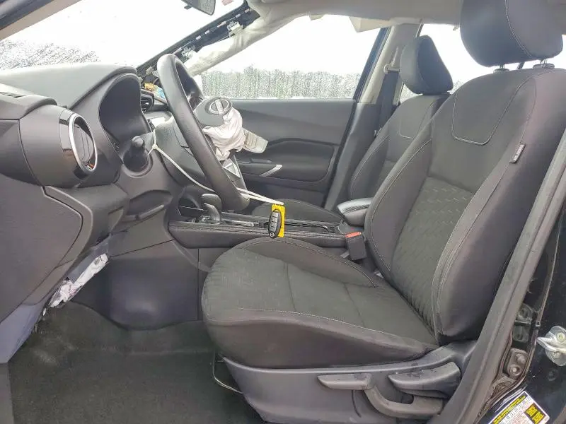2022 NISSAN KICKS SV  