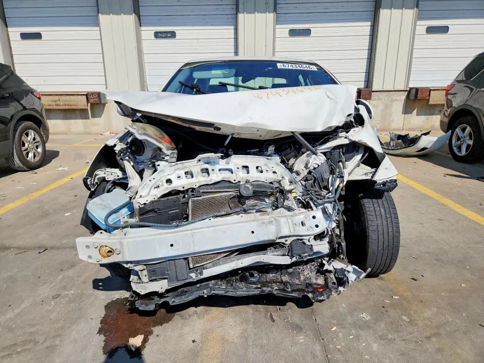 2010 TOYOTA YARIS BASE  