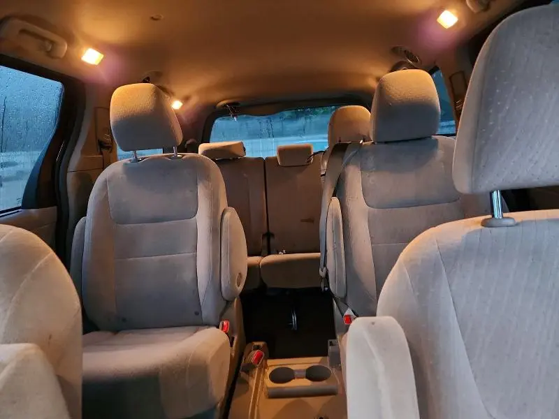 2016 TOYOTA SIENNA LE  