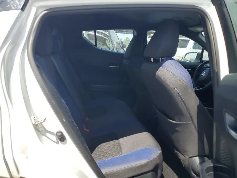2022 TOYOTA C-HR XLE  