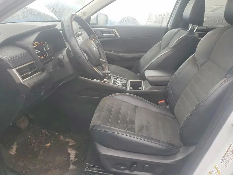 2024 MITSUBISHI OUTLANDER SE  