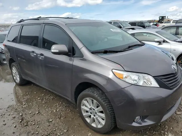 2013 TOYOTA SIENNA XLE
