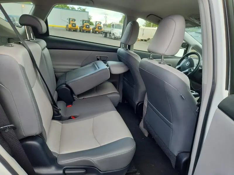 2017 TOYOTA PRIUS V FIVE  