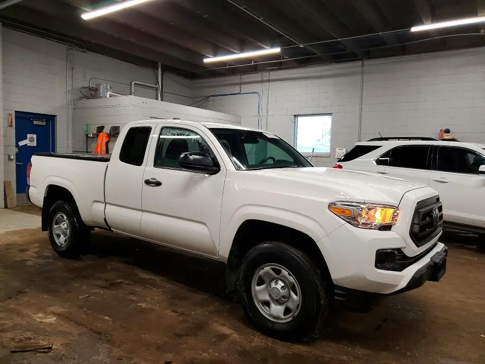 2021 TOYOTA TACOMA SR  